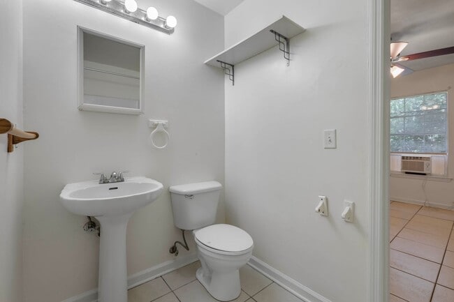 Building Photo - 4 bed 2 bath house, Walk to Stadium!! Available August 2026