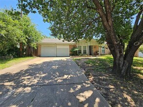 Building Photo - 609 Canyon Ridge Dr
