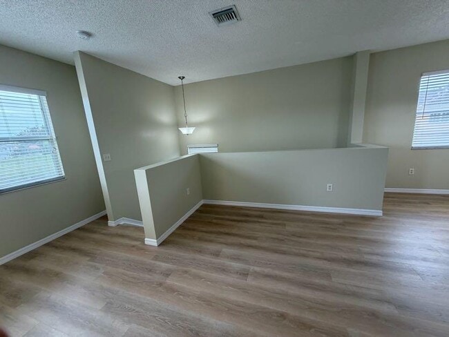 Building Photo - 2925 Crestwood Ter