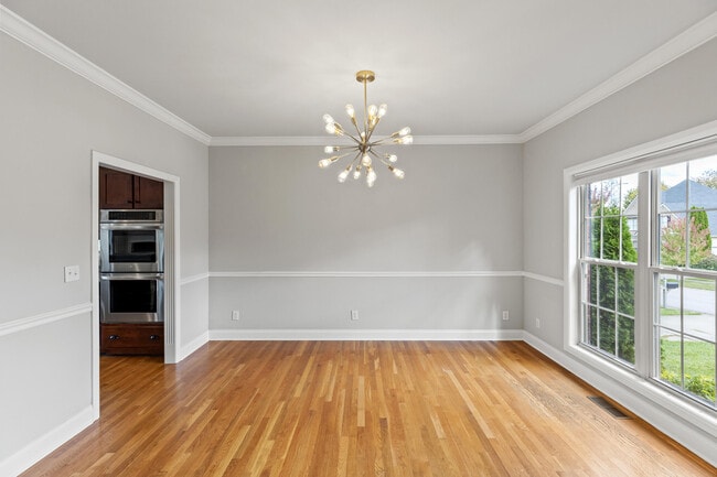 Building Photo - 2505 Eastway Dr