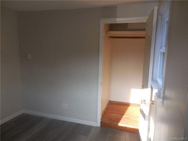 Building Photo - 14 Maurice Ln