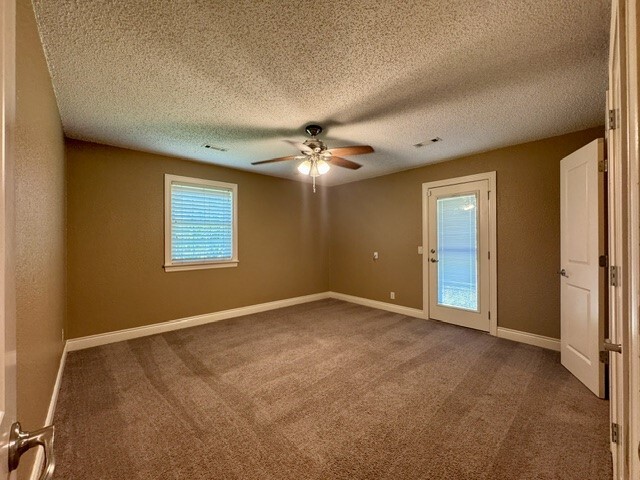 Building Photo - 3810 N Rainbow Farm Rd