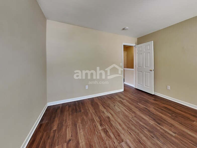 Building Photo - 547 Rockbridge Dr