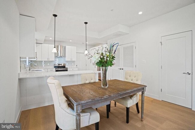 Building Photo - 4421 Kane Pl NE