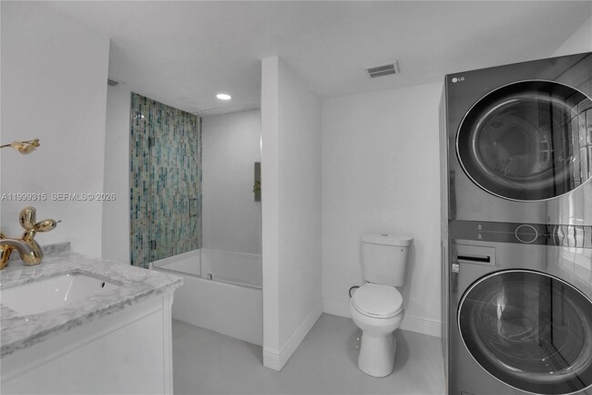 Building Photo - 1137 SW 8th Ave