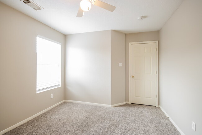 Building Photo - 12151 Landsdown Ridge Way