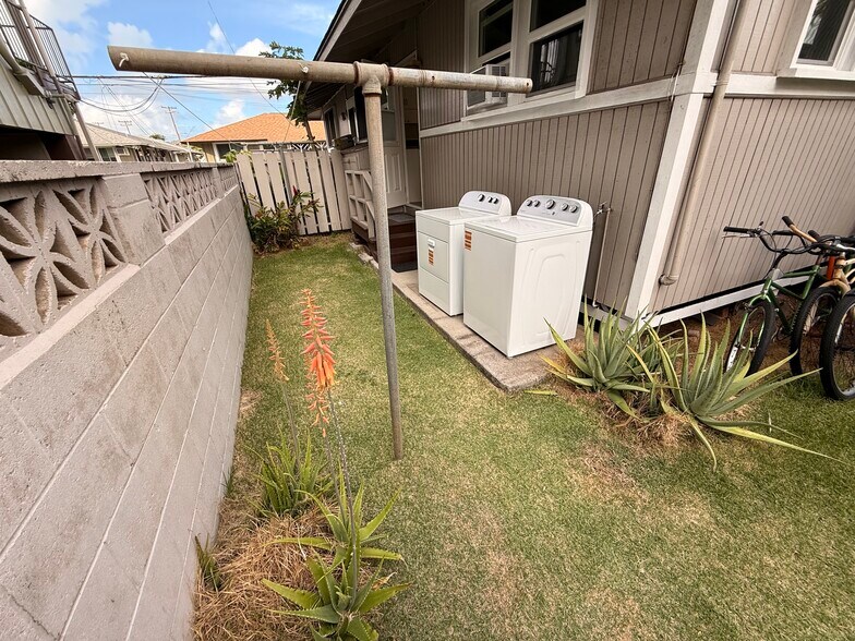 Building Photo - 707 Kihapai Plz