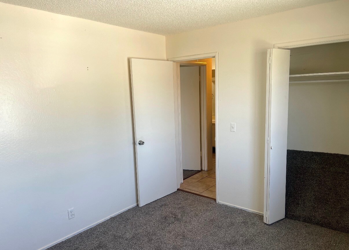 Building Photo - 1218 Casita Dr