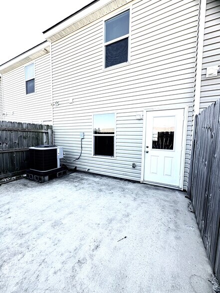 Building Photo - 1603 Dehart