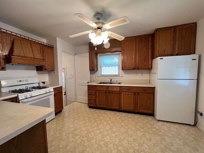 Building Photo - Two bedroom, two bath home for rent.