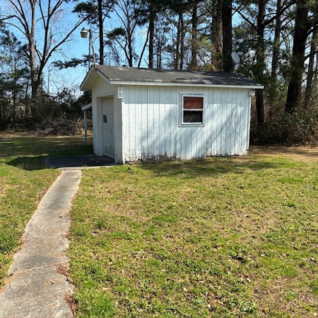 Building Photo - 4 Bedroom 3 Bath Home in Winnabow, NC