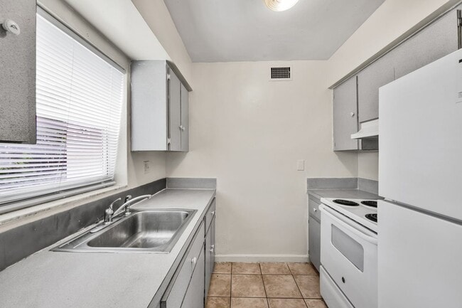 Building Photo - 2241 NW 59th Terrace