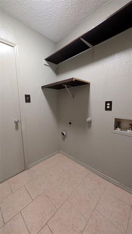 Building Photo - 2204 Crestmeadow St