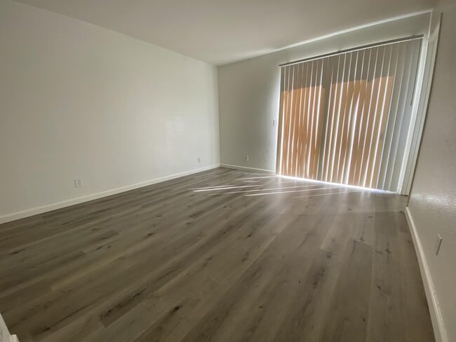 Building Photo - 2929 S Cedar Ridge Pl