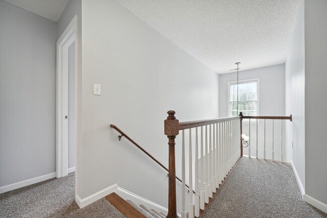 Building Photo - 223 Wintergreen Dr