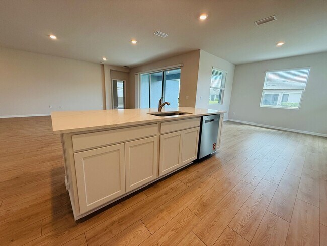 Building Photo - New built 4 bedroom 3 bath 3 car garage in Coddington Subdivision