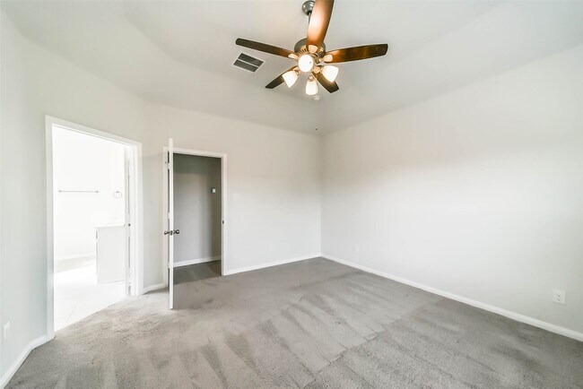 Building Photo - 13030 Laura Lake Dr