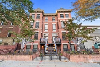 Building Photo - 1105 Park Rd NW