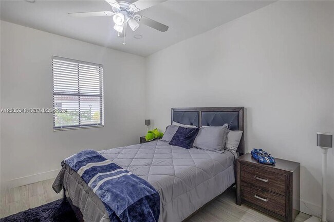 Building Photo - 8805 NW 103rd Pl