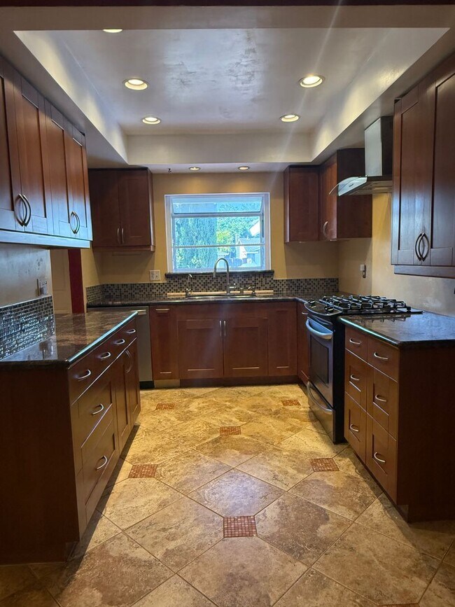 Primary Photo - Single Family Home, 4 Bedroom 2 Bath Home ...