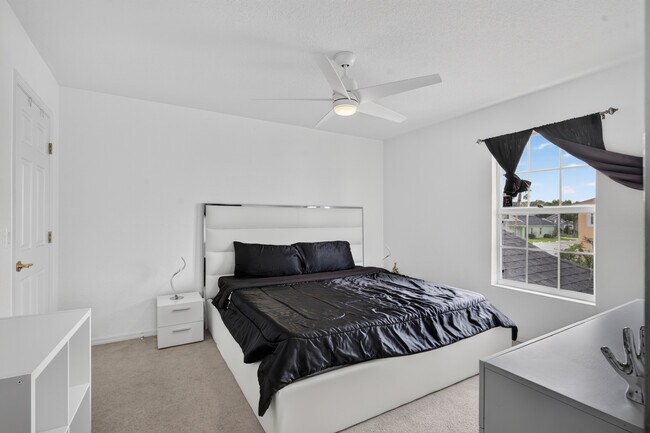 Building Photo - 515 Corvina Dr