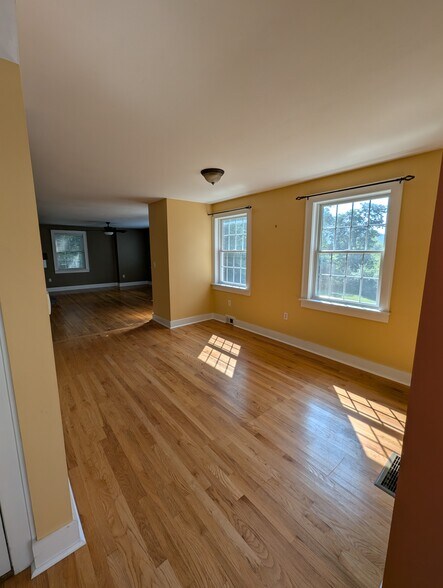 Building Photo - 111 Spring Hill Lane