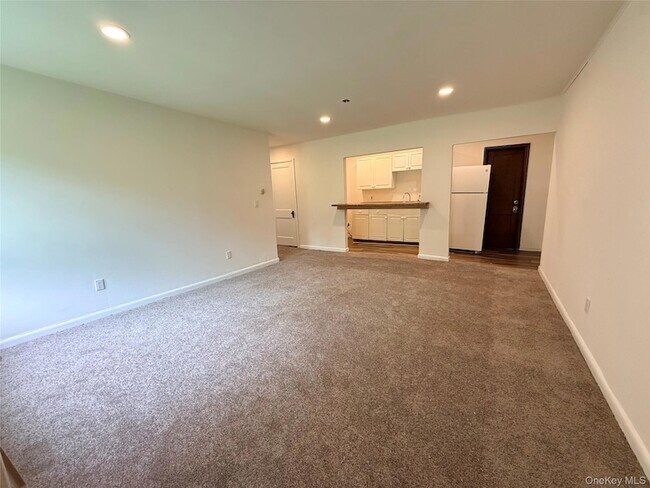 Building Photo - 26 Quartz Ln