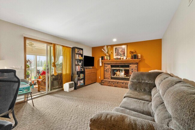 Building Photo - 1853 Wallinford Dr