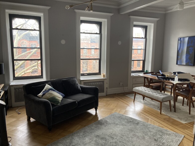 Living / Dining room - 596 Decatur St