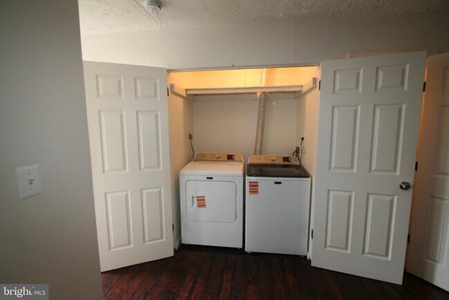 Building Photo - 124 Azalea Ct