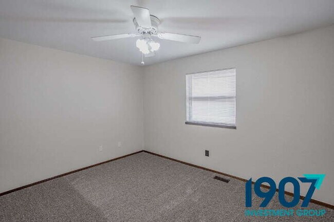 Building Photo - Spacious 3-Bed, 2-Bath Home in South Oklah...