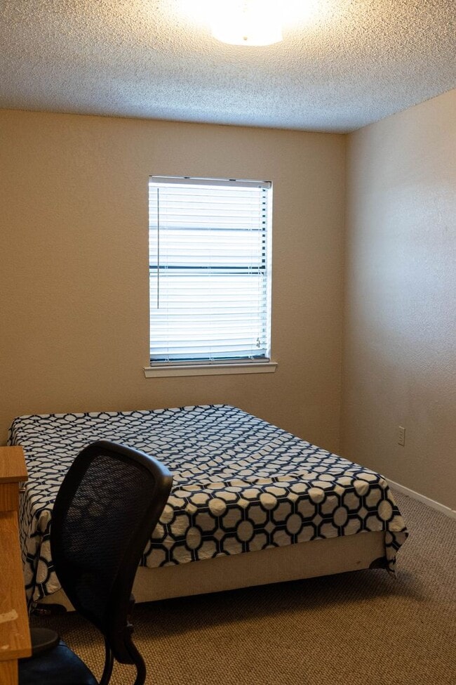 Building Photo - Waco Casablanca Condo!