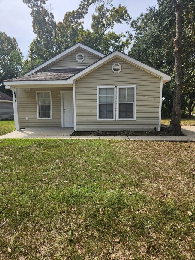 Building Photo - 5563 Banyan Ct