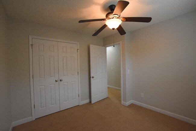 Building Photo - 730 Northview Dr