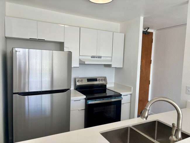 Building Photo - AVAILABLE NOW | Fully Renovated One Bedroo...