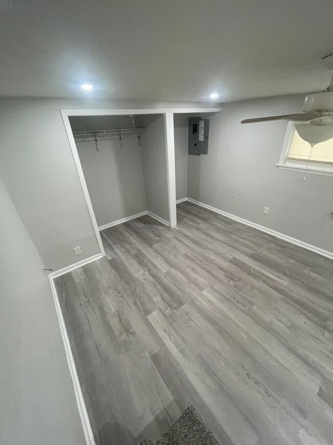 Building Photo - 1/1 Home Available For Rent!