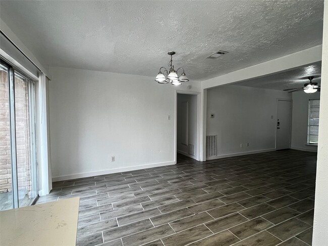 Building Photo - 4434 Donalbain Dr