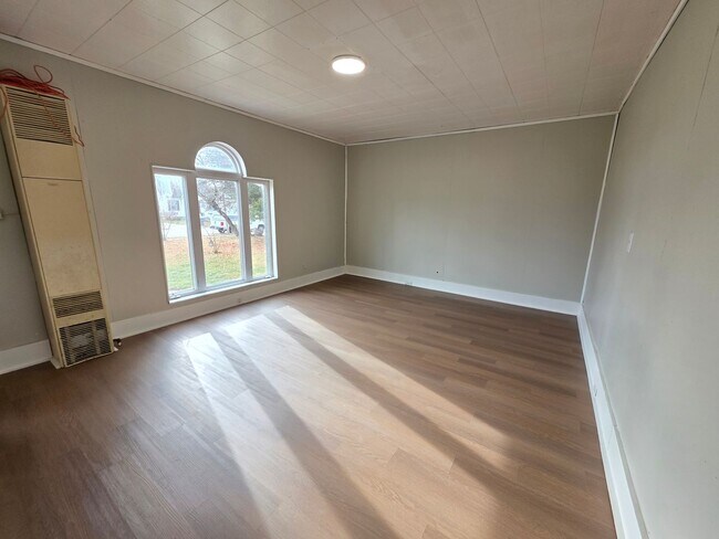 Primary Photo - 1441 Oak St