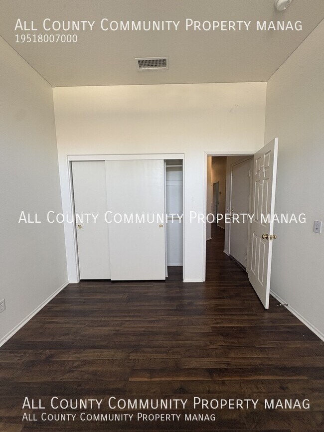 Building Photo - 39560 Bonaire Way
