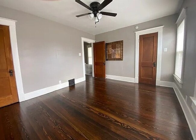 Building Photo - Big 2BR with appliances, nicely updated! Great for students or professor.