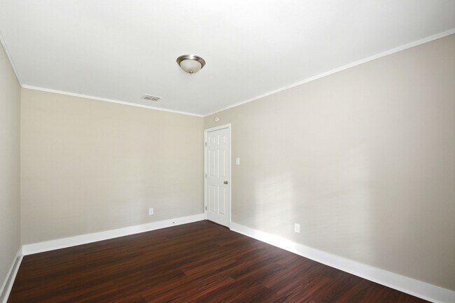 Building Photo - 1511 Sungail Dr