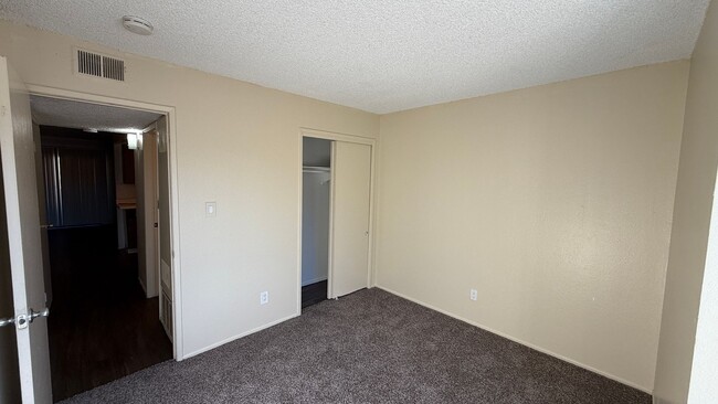 Building Photo - Completely Updated 2 Bedroom 2 Bathroom Co...