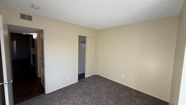 Building Photo - Completely Updated 2 Bedroom 2 Bathroom Condo in High Hollows Available NOW!