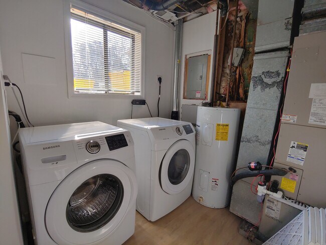 Building Photo - 240 Ternwing Dr