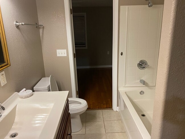 Building Photo - 301 Cumberland St