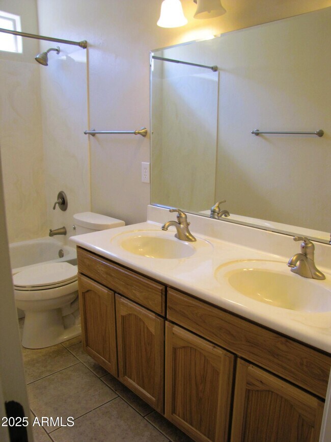 Building Photo - 1046 Estancia Dr