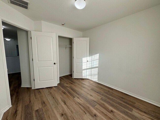 Building Photo - 15206 Walcott Dr