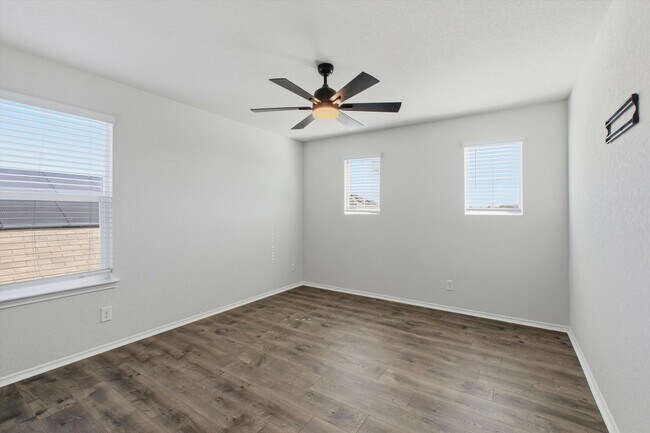 Building Photo - The Perfect Blend of Comfort and Community...