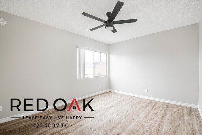 Building Photo - 15405 Vanowen St