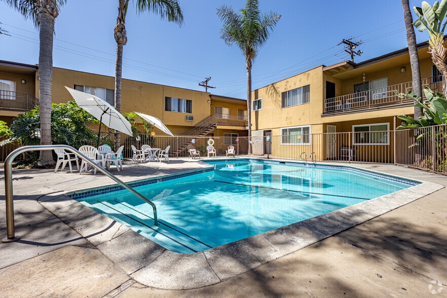 Primary Photo - Palm Gate Apartments
